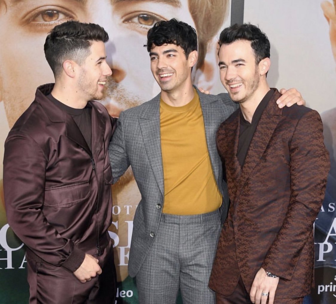 lovenickjonas__'s tweet photo. Hi guys I'm new here on Twitter and the site is a fan site for the @jonasbrothers 🙋‍♀️🥰 @nickjonas @joejonas @kevinjonas https://t.co/xbULI8yz0o