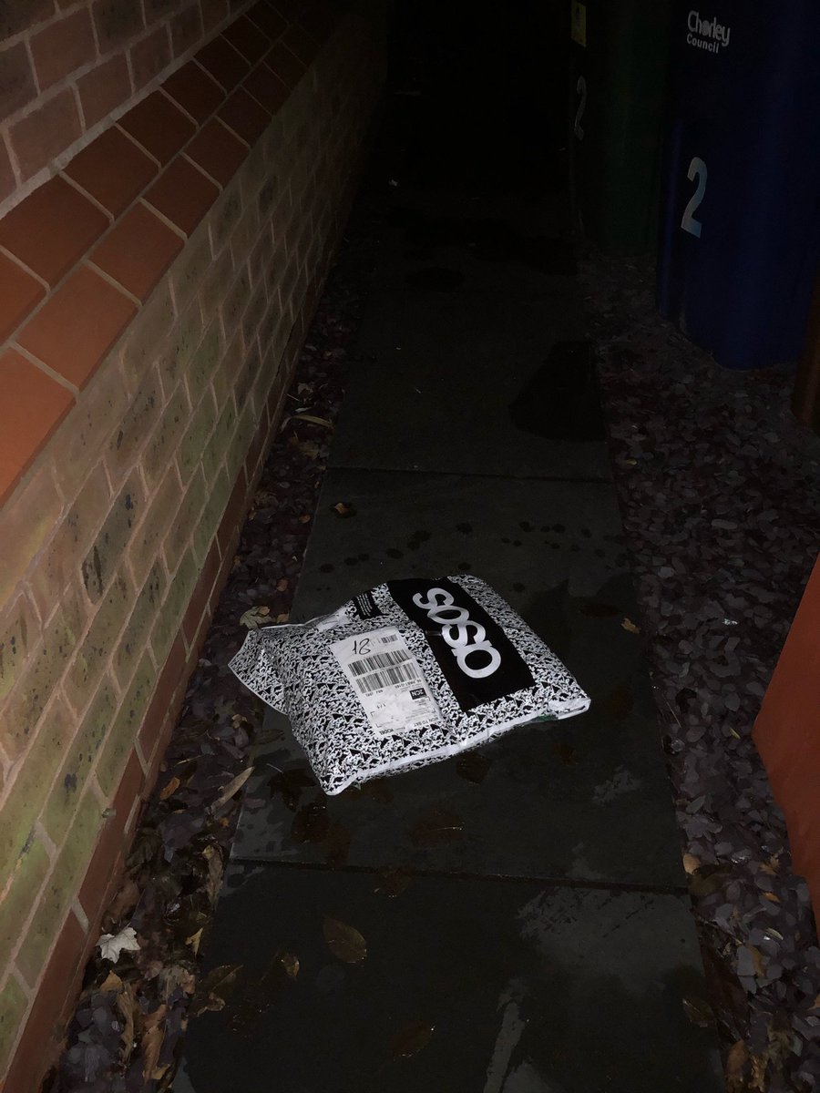 BUde_icia's tweet photo. @ASOS_HeretoHelp So, I’ve sent my details as requested, another hour has passed and I’ve had no response from you. Are you sure you’re ‘here to help’?!?! https://t.co/cNYEObYUSM