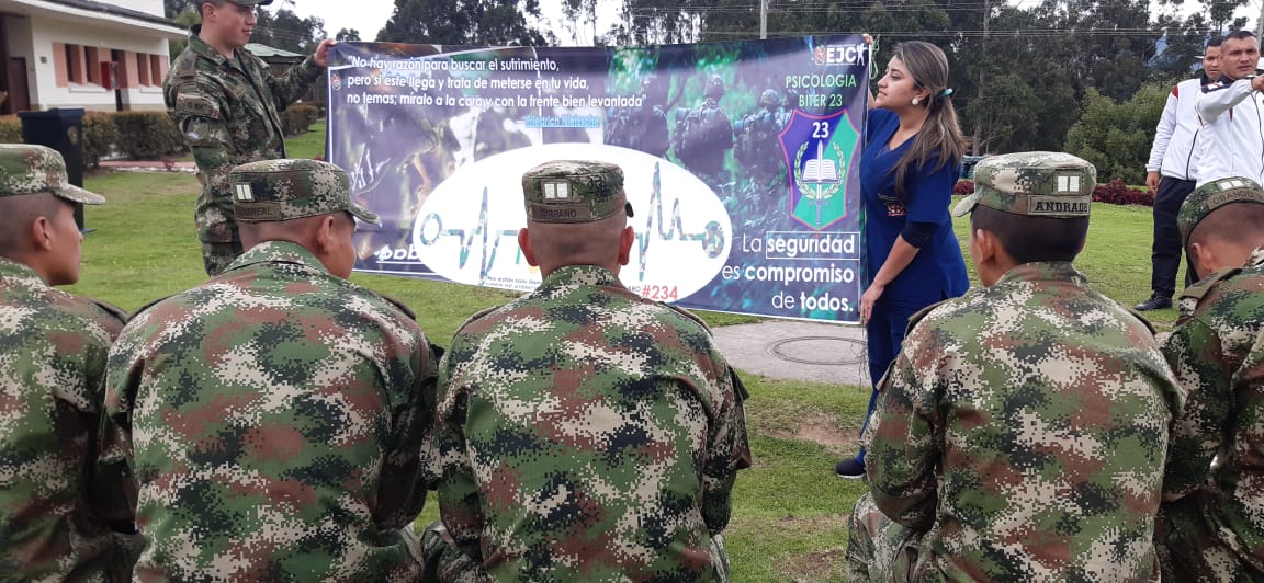 Ejercito_Disan's tweet photo. En el marco de la estrategia #YoTengoElControl #HéroesBicentenarios del #Biter23 fortalecen sus habilidades de afrontamiento de situaciones de difícil manejo, refuerzan el sentido de pertenencia con la Institución y el buen trato entre compañeros. Somos #HéroesAsistiendoHéroes https://t.co/TgMIdXlvwm