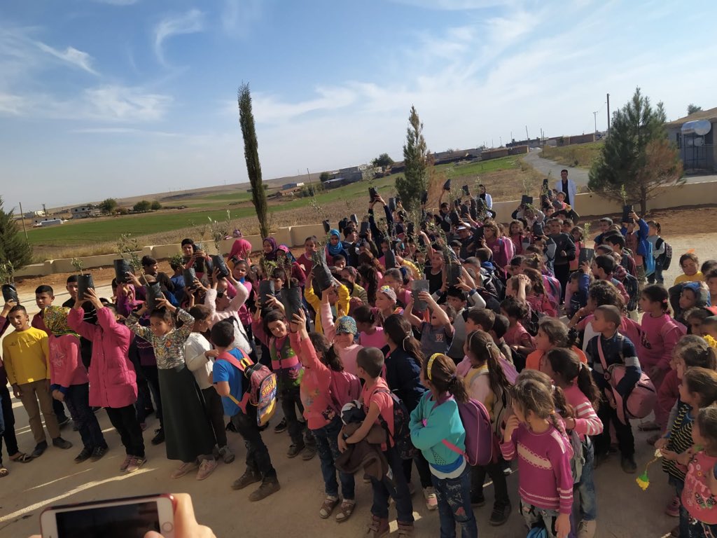 Okulumuz öğrencilerine dikmeleri için fidan verildi.#gelecegenefesolharran <a href="/HarranKaymakam/">Harran Kaymakamlığı</a> <a href="/BircanCihan/">Cihan Bircan</a> <a href="/alidrmz33/">Ali DURMAZ</a> <a href="/harranilcemem/">Harran Milli Eğitim</a>