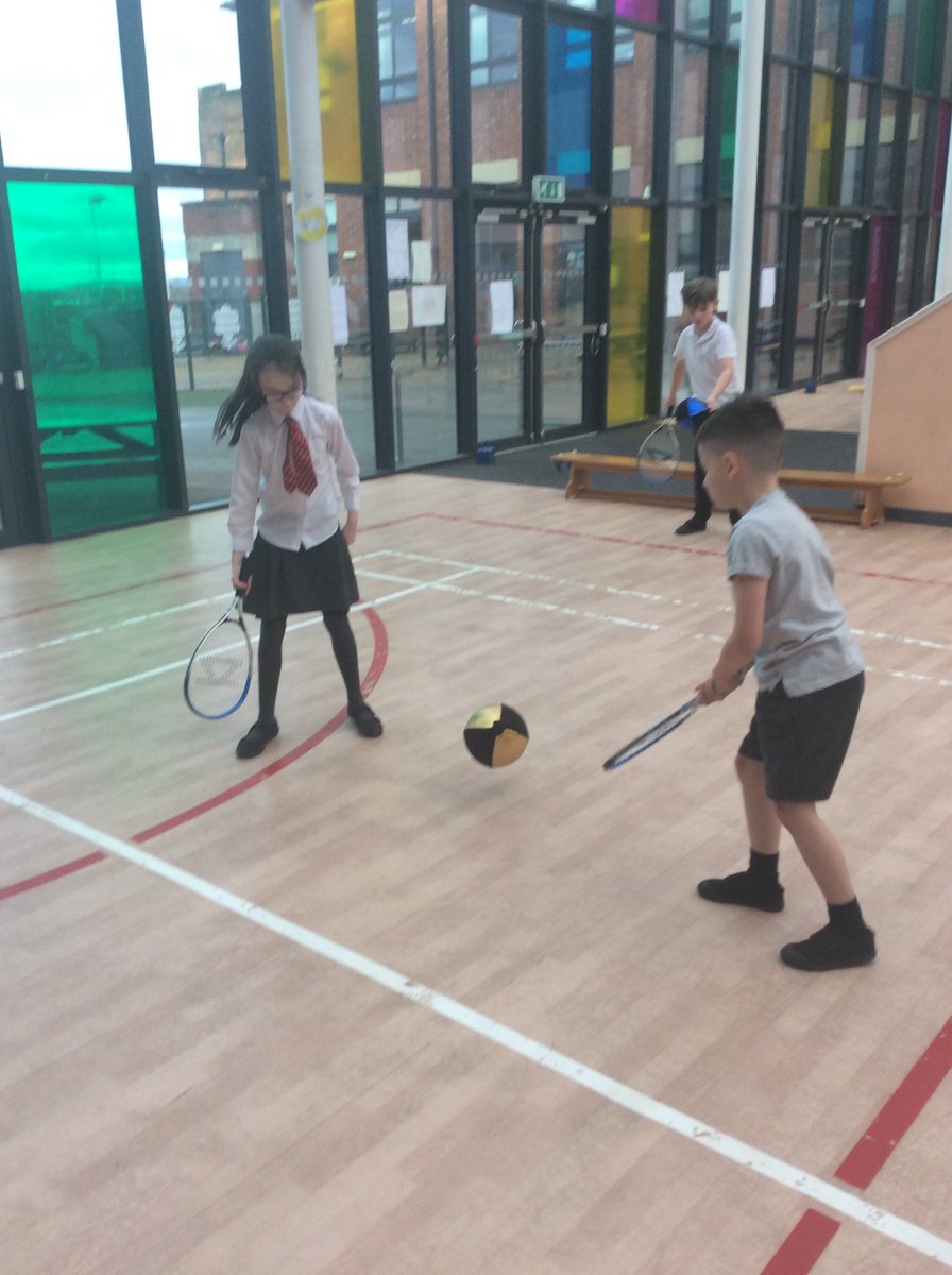 MrsChapmandps's tweet photo. Class 8 playing balloon tennis with their partners https://t.co/hMxUWn9RBt