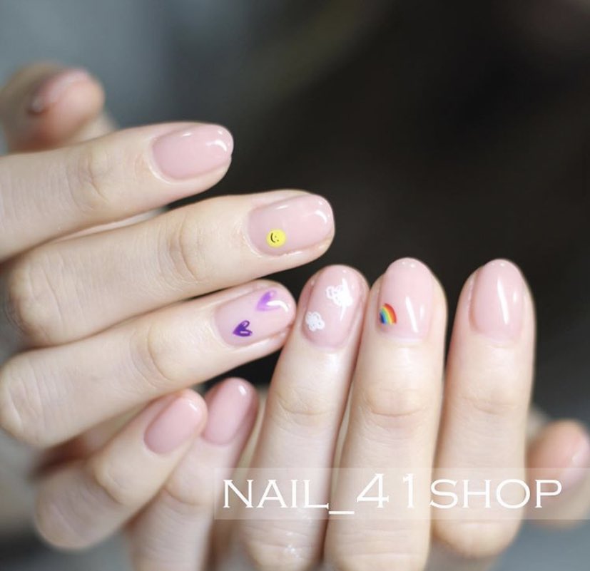 misa •ᴗ• (@misayeon) on Twitter photo 2019-11-12 12:52:26 Nayeons new nail art with the doodles of hearts, rainbows and clouds she asked TWICEs nail artist to draw on her 🌈☁️💕 #MAMAVOTE #twice Nayeons new nail art with the doodles of hearts, rainbows and clouds she asked TWICEs nail artist to draw on her 🌈☁️💕 #MAMAVOTE #twice