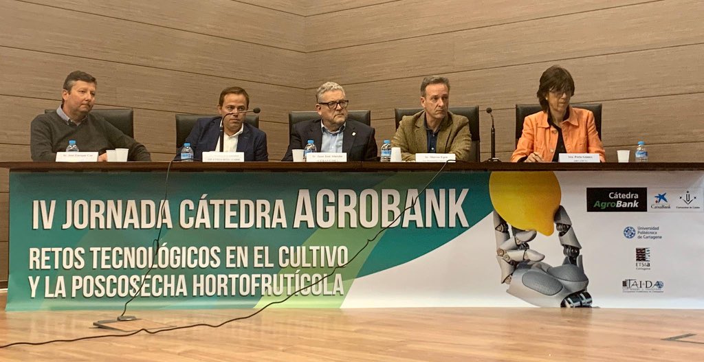 En la mesa redonda con investigadores de <a href="/CSIC/">CSIC</a> <a href="/imida_murcia/">IMIDA Murcia</a> y @UPCTnoticias con discusiones sobre riego deficitario, mejora de frutales, sistemas CRISPR y políticas de uso de agua