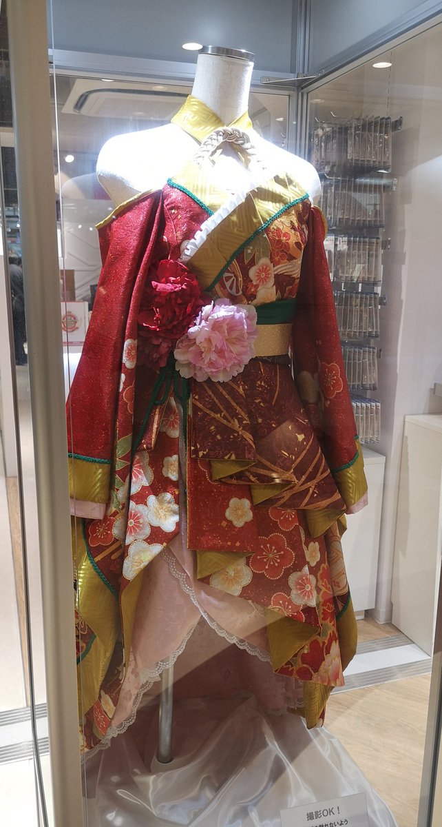 アイマスdb アトレ秋葉原 アイドルマスターオフィシャルショップの衣装展示 シンデレラガールズ6thライブ森下来奈さん衣装に T Co Thyrbytfe1 Twitter
