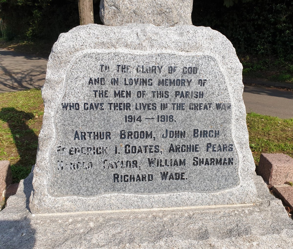FareBrian's tweet photo. Sapper Edward Luke Meadows enlisted May 1916 and died on 16/07/1917 whilst serving with 1st Reserve Bn Royal Engineers. Buried in @CWGC grave at #Pickwell Leics but not listed on Pickwell or Somerby #WW1 war memorials. Any reasons for the exclusion? https://t.co/etf1hkXxGF https://t.co/ylqhagm3rf