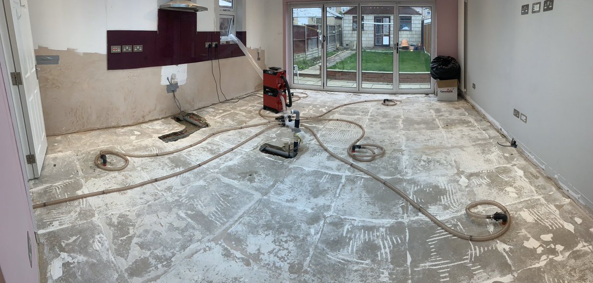 ChrisBDMATech's tweet image. This wasn’t the easiest pressure drying job I’ve set up, not only the copper pipes iand mains water pipes in the slab but also a maze of under floor heating pipes. I got there in the end tho saving the insurance company thousands by not having to dig up the insulated slab.