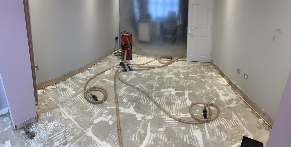 ChrisBDMATech's tweet image. This wasn’t the easiest pressure drying job I’ve set up, not only the copper pipes iand mains water pipes in the slab but also a maze of under floor heating pipes. I got there in the end tho saving the insurance company thousands by not having to dig up the insulated slab.