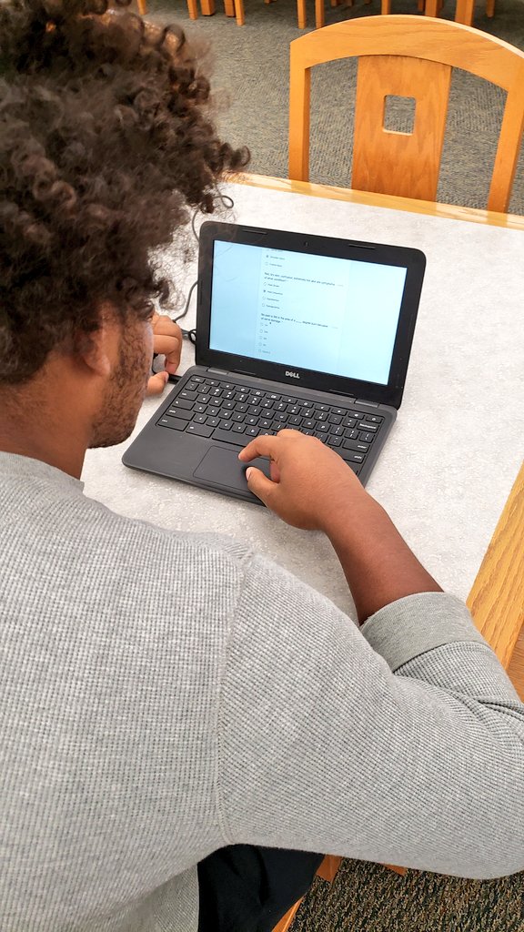 NTSD1to1tech's tweet photo. NHS Ss in Mrs. Lander's First Aid health classes use #selfgrading #GoogleForms to test learned first aid skills and vocabulary. @NeptuneSchools @_NeptuneHS @TamiCrader @mgristina @DrSAMillaway @DataGuy2002 @MrsJennJoseph @lovelandtech @valderitajr @jl_demaio @FordMachado https://t.co/Ppg7TnKEAV