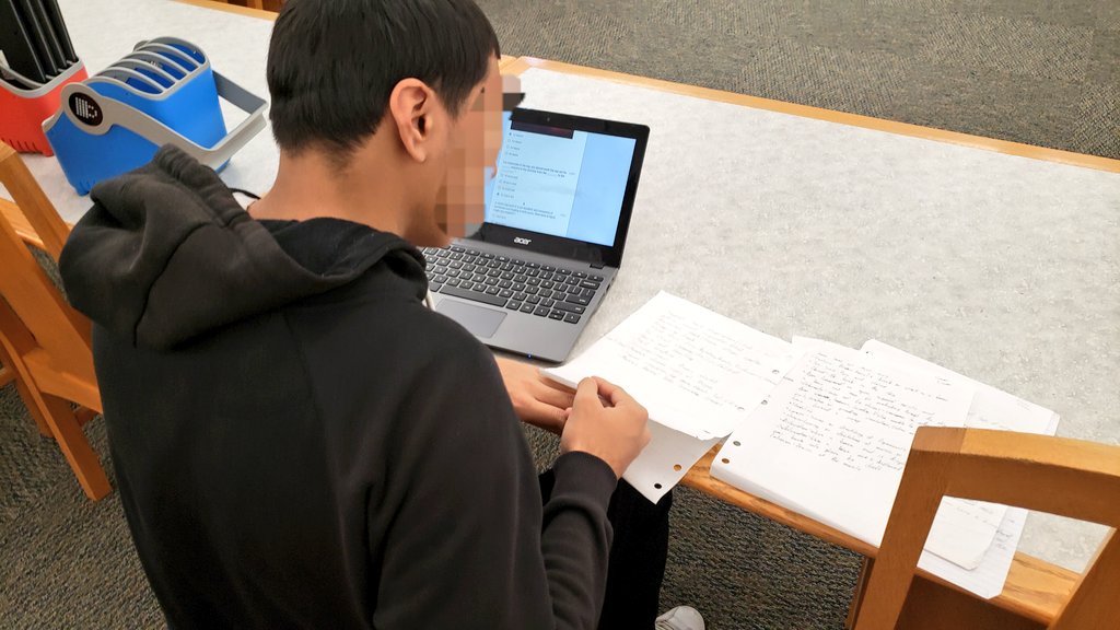 NTSD1to1tech's tweet photo. NHS Ss in Mrs. Lander's First Aid health classes use #selfgrading #GoogleForms to test learned first aid skills and vocabulary. @NeptuneSchools @_NeptuneHS @TamiCrader @mgristina @DrSAMillaway @DataGuy2002 @MrsJennJoseph @lovelandtech @valderitajr @jl_demaio @FordMachado https://t.co/Ppg7TnKEAV