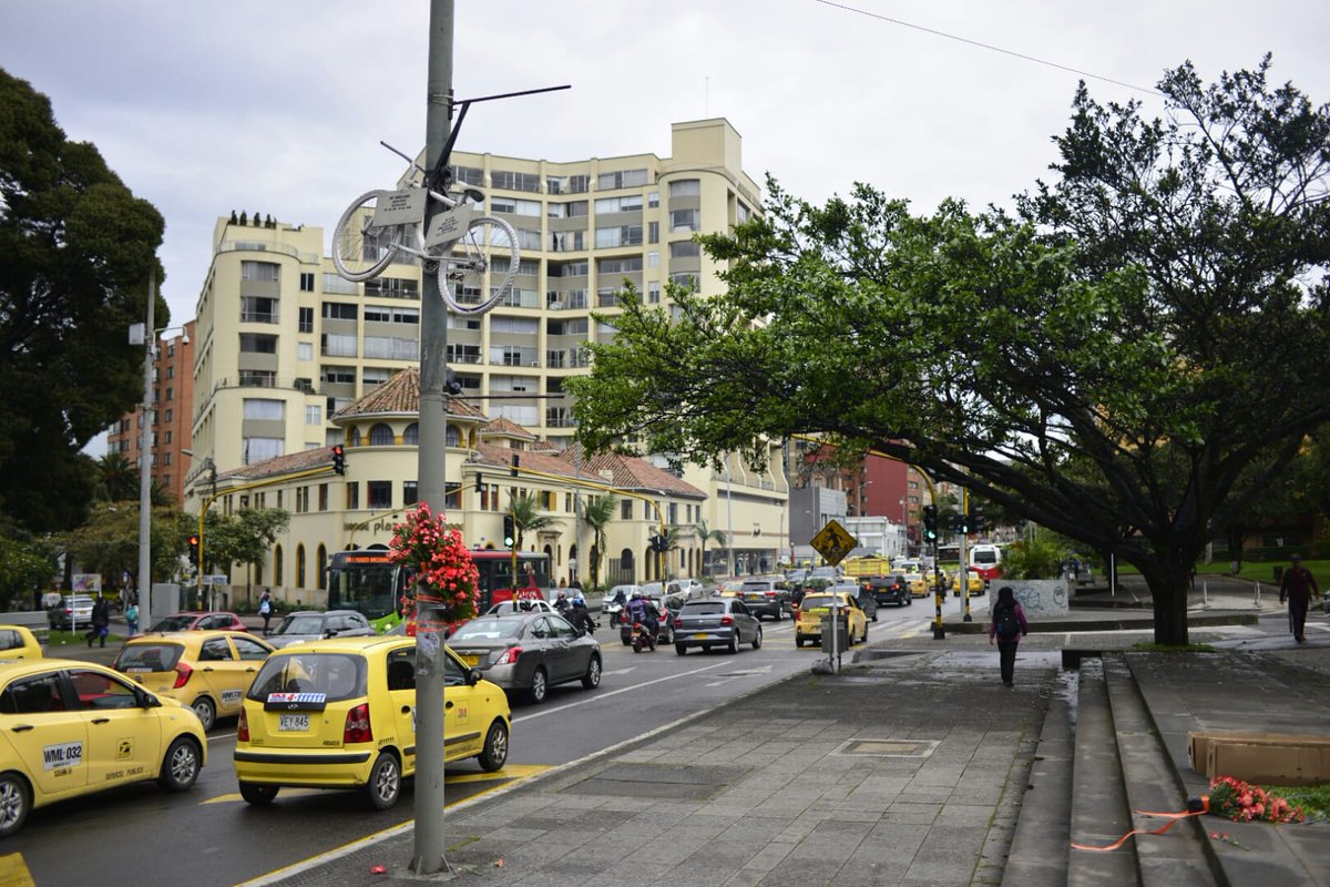 SectorMovilidad's tweet photo. @Bocarejo_JP Con el balance del 2018, @Bogota tuvo la tasa de muertes por siniestros de tránsito más baja entre las principales ciudades de Colombia con 6,3 muertes por 100 mil habitantes, esto es menos de la mitad de la tasa nacional de 13,8 muertes por 100 mil habitantes.
#VisionCeroBOG https://t.co/A8q3eU1XAd