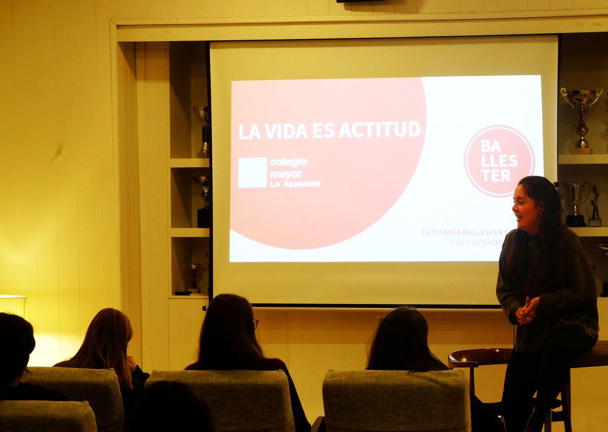 cmlaasuncion's tweet photo. Jornada creativa e inspiradora el día de ayer con Estefanía Ballester, Ingeniero en Tecnología de los Alimentos y antigua alumna 👩‍🎓, mejor expediente académico de su promoción en la UPV. #alumnas #colegiomayor #valencia #charla #formación #motivación #proyectopersonal… https://t.co/Ine0UABH02