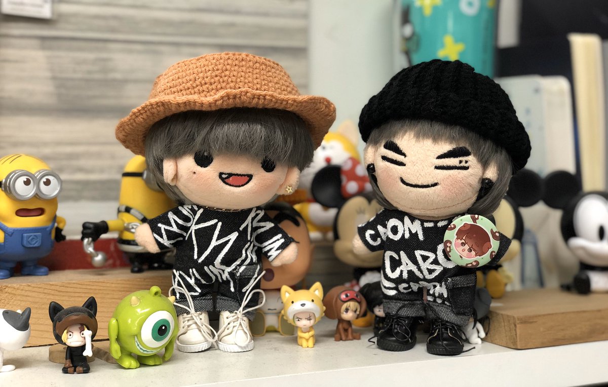 DefPointS's tweet photo. 💣 : hi friend~
🐻 : เผื่อมีพนคิดถึงน้อมค๊าบบบ💕
___
คุมสไตล์ลิส
หมวก : @arisa_hm 
เสื้อผ้า: @archdollstudio 
รองเท้า : Uncle boy 
___
#arisahmรีวิว
#archdollstudio
#StudioCabom 
#เล่นกับชัคกี้ https://t.co/MAWiCdEPZw