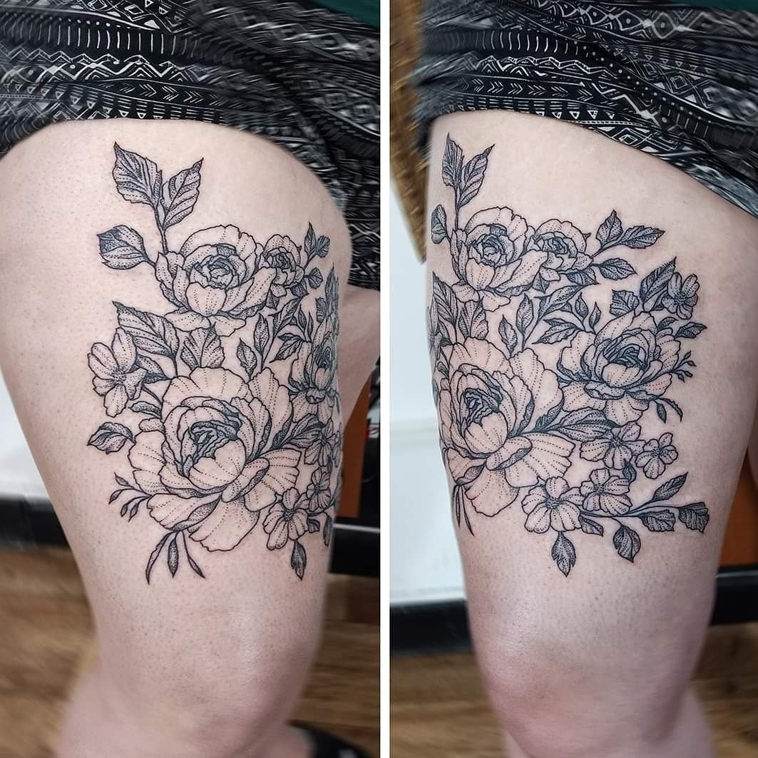 MartinComoglio's tweet photo. Tattoo realizado en Comoglio Tattoo Atelier.
Diseño floral en el muslo de Dai.
#tattoo #comogliotattooatelier #flores #flowers #lineas #lines #puntillismo #pointillism #dotswork #dotstattoo #inked https://t.co/zZpS6YwVMT