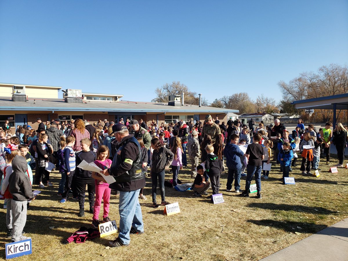Way to go Lincoln Orchard Mesa Elementary celebrating our veterans on this very special day. @ WeAreD51