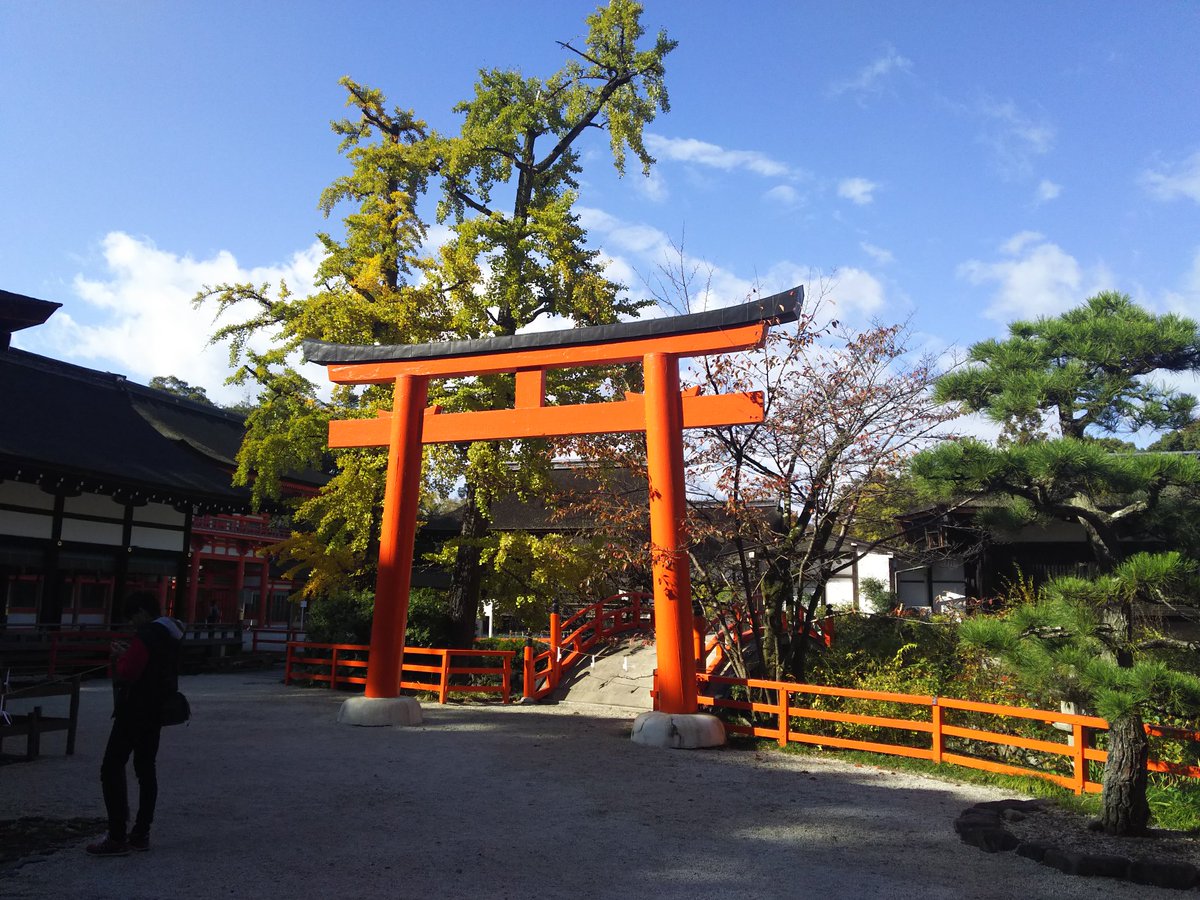 muttotw's tweet photo. 賀茂御祖神社、通称、下鴨神社に行った。紅葉が綺麗。
みたらし団子の発祥や君が代のさざれ石があった。
#京都
#賀茂御祖神社
#下鴨神社
#みたらし団子
#さざれ石 https://t.co/F2Fij8JHqk