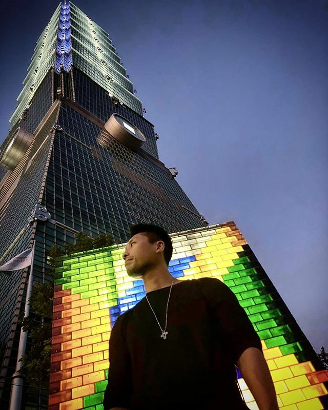 esquirejanjay's tweet photo. Here at the corner of Taipei 101 and your heart, baby 😉 // #taiwan #taipei #taiwanabewithyou https://t.co/spQW9tOhww https://t.co/3cGBYwqoLz