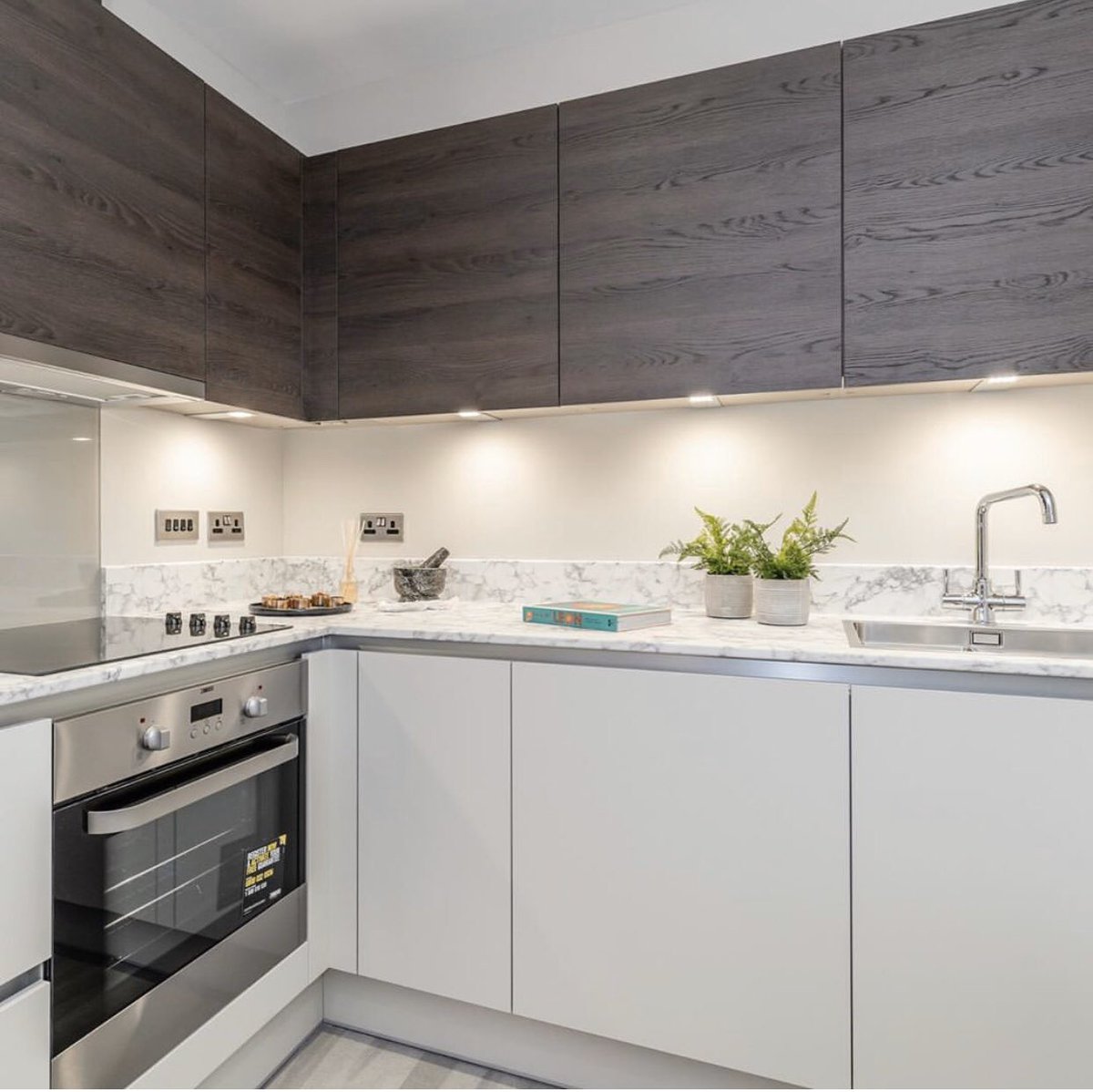 LanzetKitchens's tweet photo. Just look at the show kitchen @newhomeslondon Southall development. The contrasting base and wall doors give a contemporary feel to this handleless kitchen 😍
We love receiving positive customer feedback 😃 https://t.co/oYRyGZHDKw