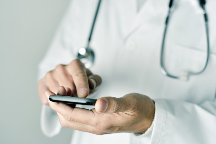 Health__AG's tweet photo. Im Alltag ja, im Job nein - laut #DSGVO ist Whatsapp als Messenger für Mediziner rechtlich nicht zulässig. Aber es gibt datenschutzsichere Alternativen für den Praxisalltag: https://t.co/ecZqWNT8VR @Doctorsgate1 #MediOne @SiiloMessenger #mHealth #App https://t.co/MsViNpAh5y
