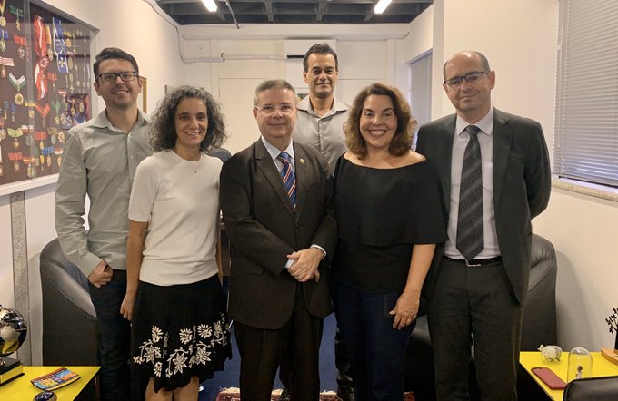 A segunda-feira foi corrida. Mas n&atilde;o deixo de passar aqui para dar not&iacute;cias. Encontro com lideran&ccedil;as<a href="/tag/otrabalhoporminascontinua"class="tags"><span>#otrabalhoporminascontinua</span></a>