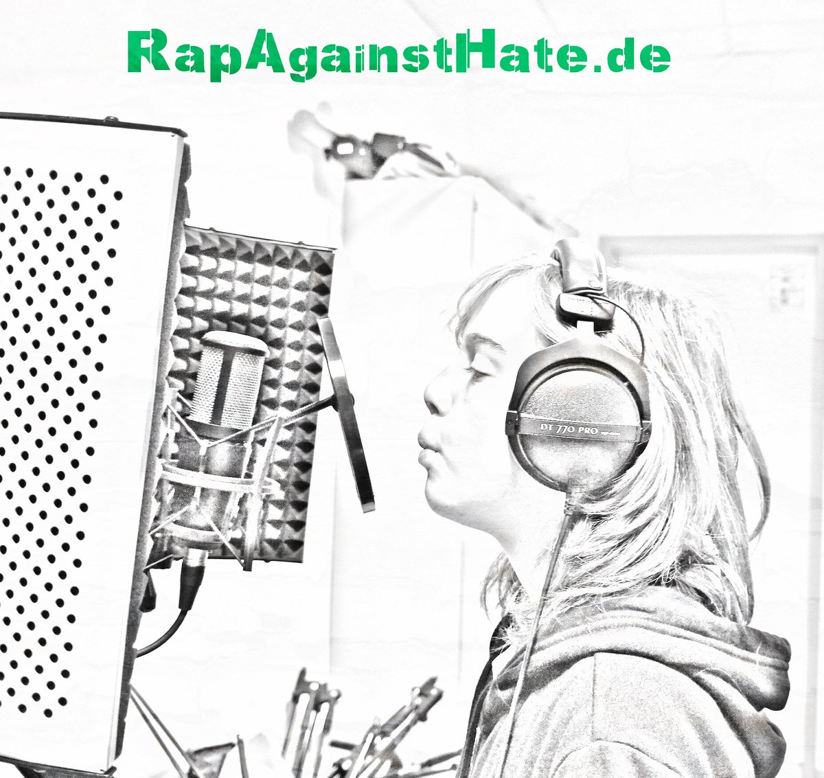 rapagainsthate's tweet photo. Relaunch!
Rap Against Hate präsentiert die Ergebnisse des Workshops an der Saaleschule für Halle.

Besucht: https://t.co/YFll2Jpqyx und habt Spaß mit den Ergebnissen.

An alle TeilnehmerInnen Ihr habt eine fantastische Arbeit abgeliefert und es war uns eine Freude. Tausend Dank! https://t.co/JKzmckJ6wj