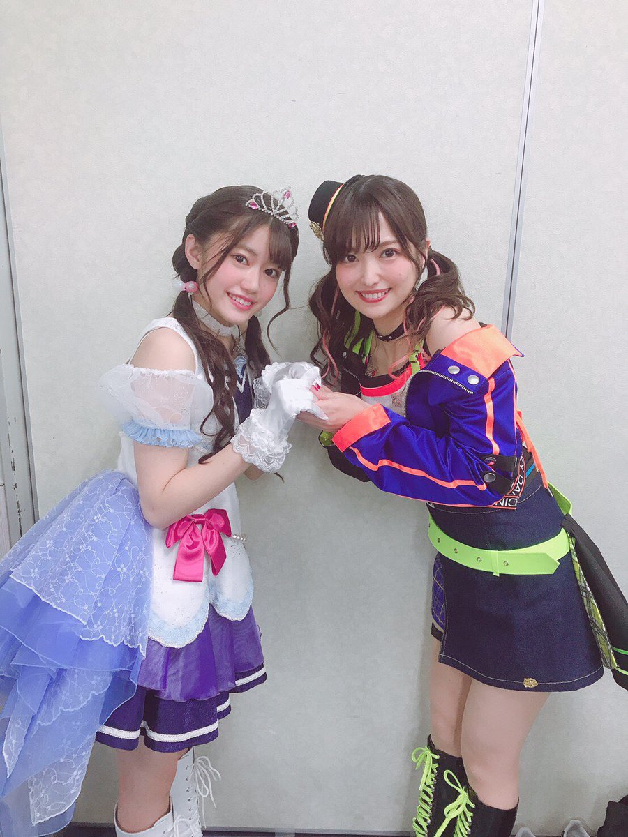 Uzivatel 花谷麻妃 Official Na Twitteru 佳村はるかさん とてもとても優しく 相談にものって下さる素敵な先輩です 漫画の趣味が合い 沢山お話してくださいました お綺麗でお綺麗で 2人の距離感から私の緊張が伝わってくる1枚です 笑 まき Uzivatel 花谷麻妃 Official Na Twitteru 佳村はるかさん とてもとても優しく 相談にものって下さる素敵な先輩です 漫画の趣味が合い 沢山お話してくださいました お綺麗でお綺麗で 2人の距離感から私の緊張が伝わってくる1枚です 笑 まき