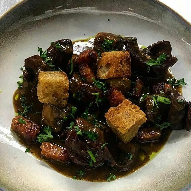 Kingfisher_BXM's tweet photo. #Repost @lazylobsterchewmagna (@get_repost)
・・・
Whelk special!!! Welks bourguignon, slowly cooked with pancetta, mushrooms and red wine 🤪🤪 #whelks #seafood #seafooddiet #fish #fishtagram #foodporn #goodfood #eatwell #bristolfood #chef #cheflife #… https://t.co/HrZ9M2Ybap https://t.co/QJByaReP9G