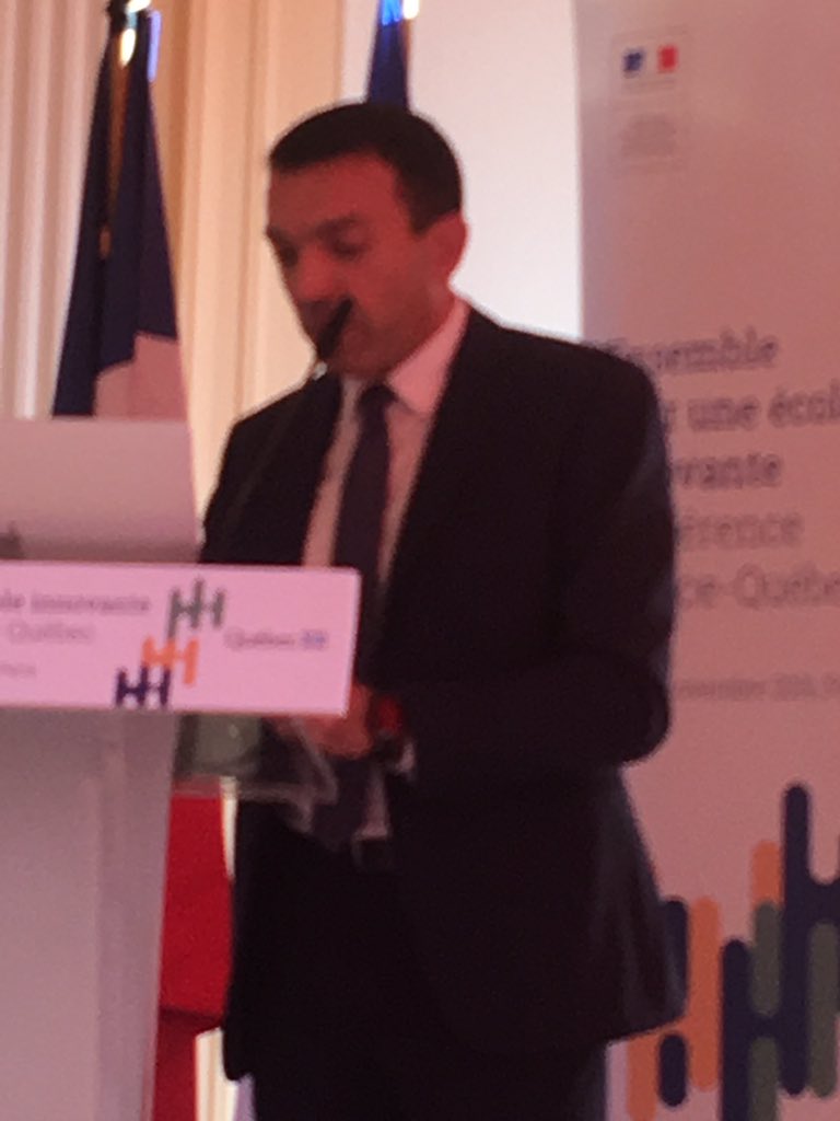 EricRoy_educ's tweet photo. Ensemble pour une école innovante, conférence France-Québec. Thierry Karsenti: intelligence artificielle et formation à distance #IA #FAD https://t.co/gmwao2XgEy