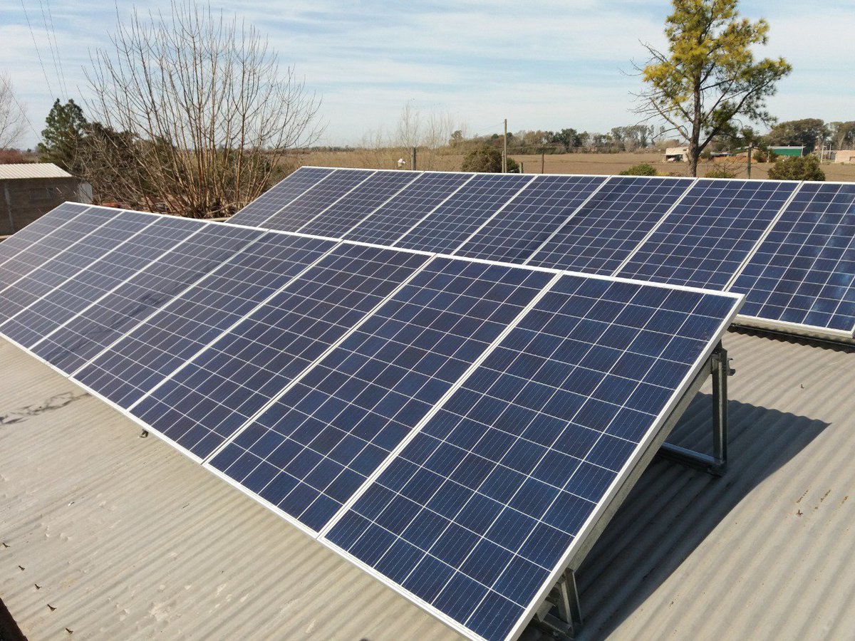 epeoficial's tweet photo. ➕#Prosumidores💡SUMAMOS A LA RED MÁS GRANDE DE LA🇦🇷la conexión🏠 residencial  #SanCarlosCentro con potencia instalada de  1.5kW
✔Innovación
✔compromiso con el medio ambiente
✔Compromiso
#TodosLosDiasUnProsumidor #FansRenovables #RenovablesModeloSantaFe♻ #EpeSustentable https://t.co/xFDUVqylEU
