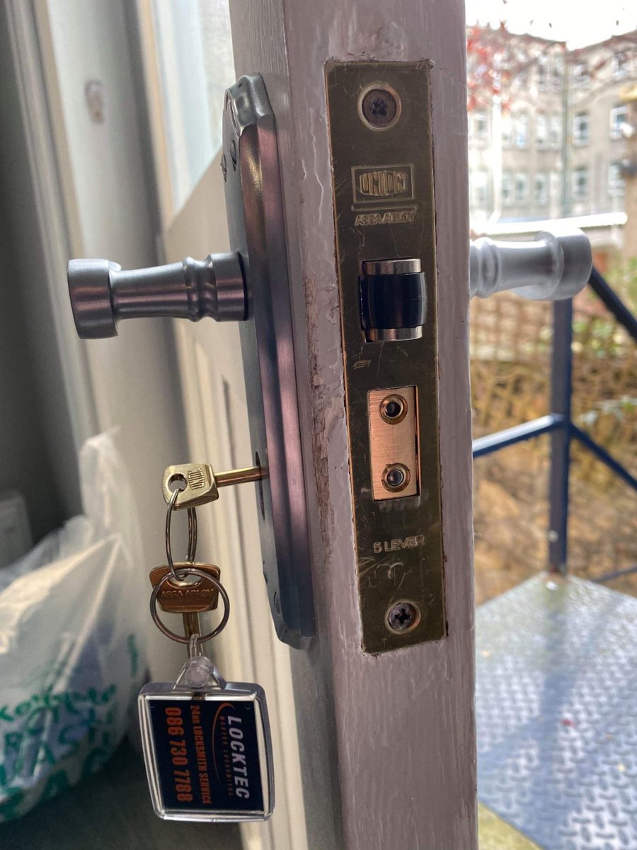 🚫 5 Lever Chubb Sash #Lock upgrade to Apartment Door in #Kilmainham, #Dublin 8 🚫

   ✅ locktec.ie
   🚛 Mobile Locksmiths
   🔒 Locks Repaired &amp; Fitted
   🔑 Key Cutting - Home &amp; Car
   👨‍🔧 Door / Window Repairs
   📍 We Come to You 
   ☎️ Call 24hr: 0867307788