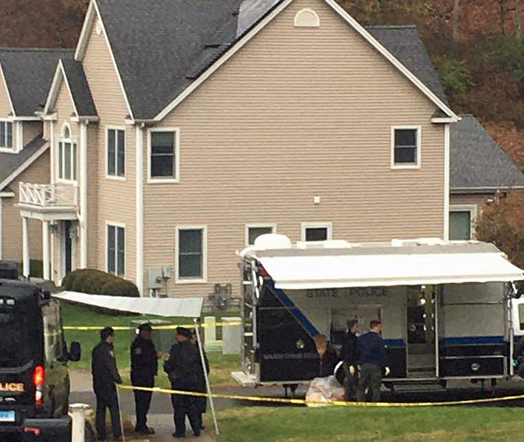 JDShay's tweet photo. State, local police at crime scene in Bethel neighborhood. https://t.co/YwUjHCfhrR https://t.co/h9OYCzuPW4