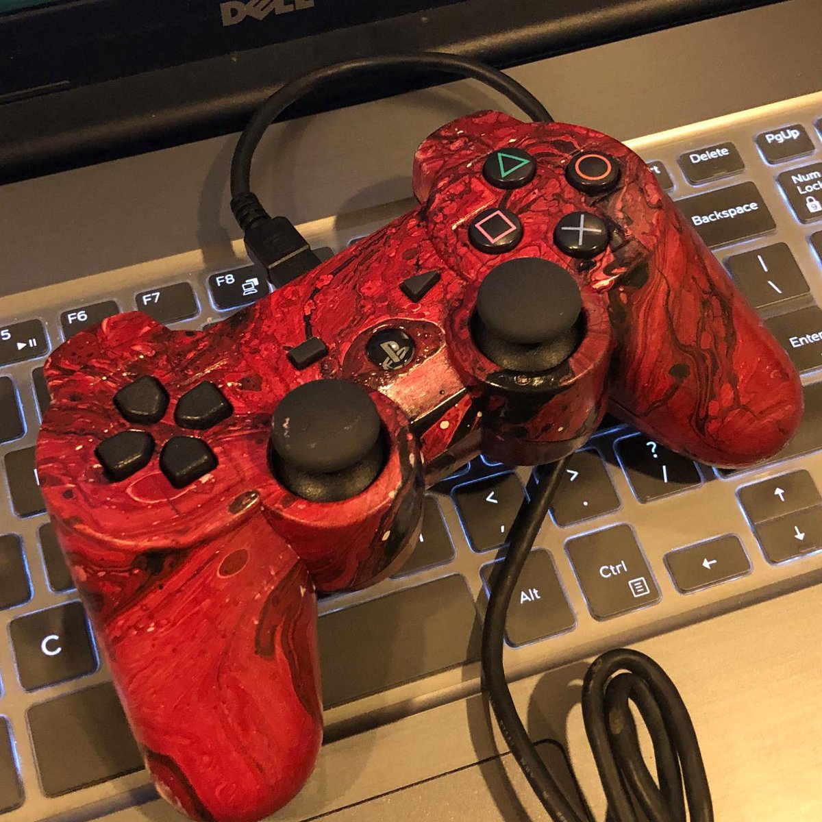 CarrieSumnerArt's tweet image. My first hydro dipping experiment is done, and I actually enjoyed the entire process. Hopefully I can get my Gameboys done soon. #hydrodipping #ps3 #ps3controller #diyforlife😆✌🏻 #youtubeinspired @thekingofrandom #suchanerd🤓 #thethingsyoulearnontheinternet