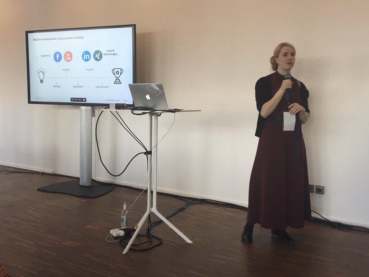 Stefanie Söhnchen from <a href="/innogy/">Ted.</a> consulting shares company experience on Social channels used for recrutement #allwaysconnected #KhorosEngage 🇩🇪 <a href="/Khoros/">Khoros®</a>