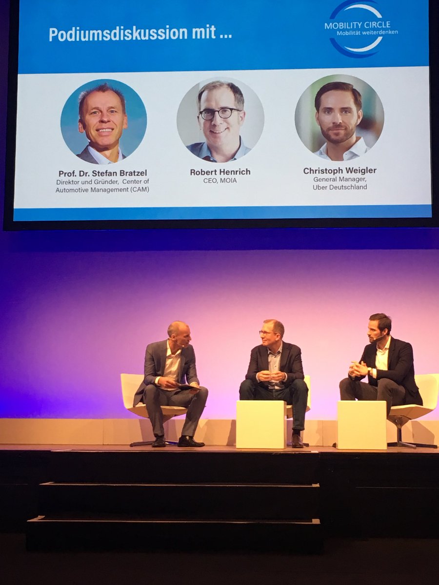 Es gibt klare Unterschiede zwischen ⁦<a href="/MOIAmobility/">MOIA</a>⁩  und UBER. Podiumsdiskussion auf dem Mobility Circle mit MOIA-CEO Robert Henrich und UBER GM Christoph Weigler. #fahrtzusammen