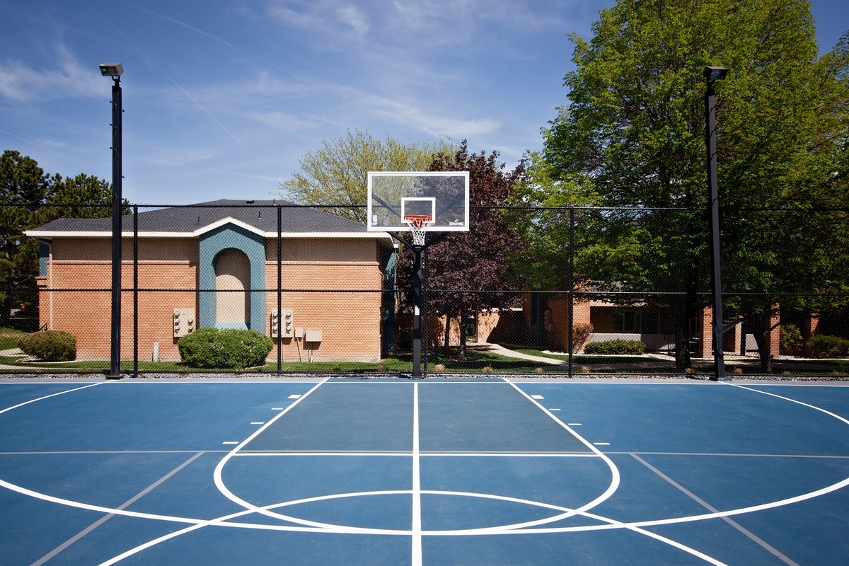 EmbarcWJapts's tweet photo. Never get bored with your #workout routine here at @EmbarcWJapts. We offer #basketball, racquetball,  and table-tennis courts, and even a 24-hour #fitness center. Get active with us by visiting us on South Redwood Road in #WestJordan. 
https://t.co/fXpW5AIh06 https://t.co/FAzcmR28iW