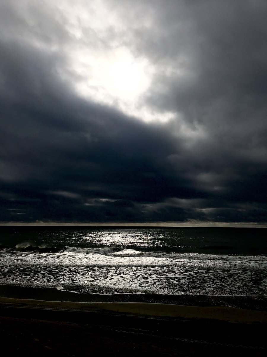 WildwoodPizza's tweet photo. It’s amazing the ocean is still beautiful even when it’s gloomy 🌊 #wildwood #stormyocean #atlanticocean https://t.co/xfQEL7aPgi