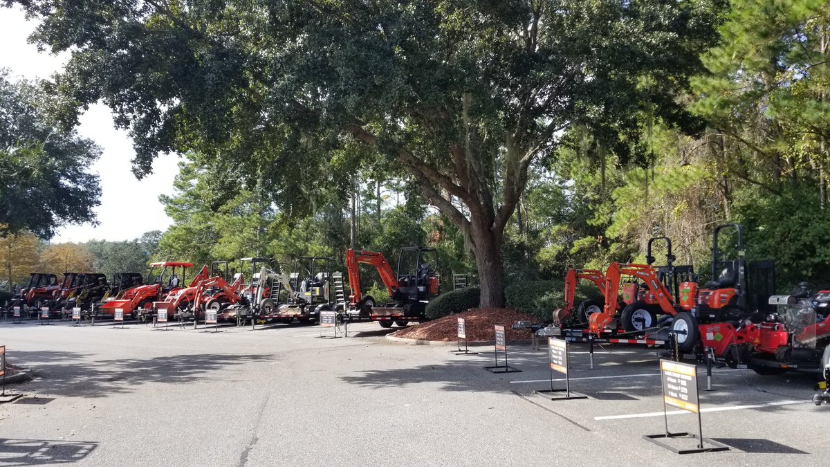 DileyScott's tweet photo. Awesome associates in D78 @SouthsideHD0226 helping KEEP Rentals promise #GrandOpeningReady #OrangePromise #THDRental #PowerofOne # @THDMBaker @EricDynesRental @ThdSandy https://t.co/bZxV3ic1dF