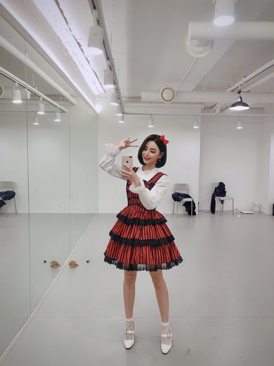 PF_Official_X's tweet photo. [#시아]

거울셀카📸 
(백설공주 모드 전신버전🧚🏻‍♀️)

#핑크판타지
#PINKFANTASY
#ピンクファンタジー
#mydoll_ent
#마이돌엔터테인먼트
#seea 
#シア 
#핑크판타지샤이
#pinkfantasyshy
#소꿉장난 #playinghouse https://t.co/vbBBuiRai2