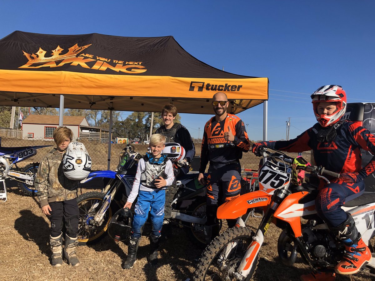 LapKingRacing's tweet photo. Lil’ WEEKEND RECAP from this past Saturday’s action in the MIDWEST❗️First off, MOTO - and it’s simple:
LapKing ➕ @bar2barmx ☑️
Good people and vibes ☑️
Moto “LapJam” ☑️
#usingfuntogofast ☑️
.
.
The home of Social Racing❗️💯🏁🏆🤘
#LapKing https://t.co/mphzaIG7Lf