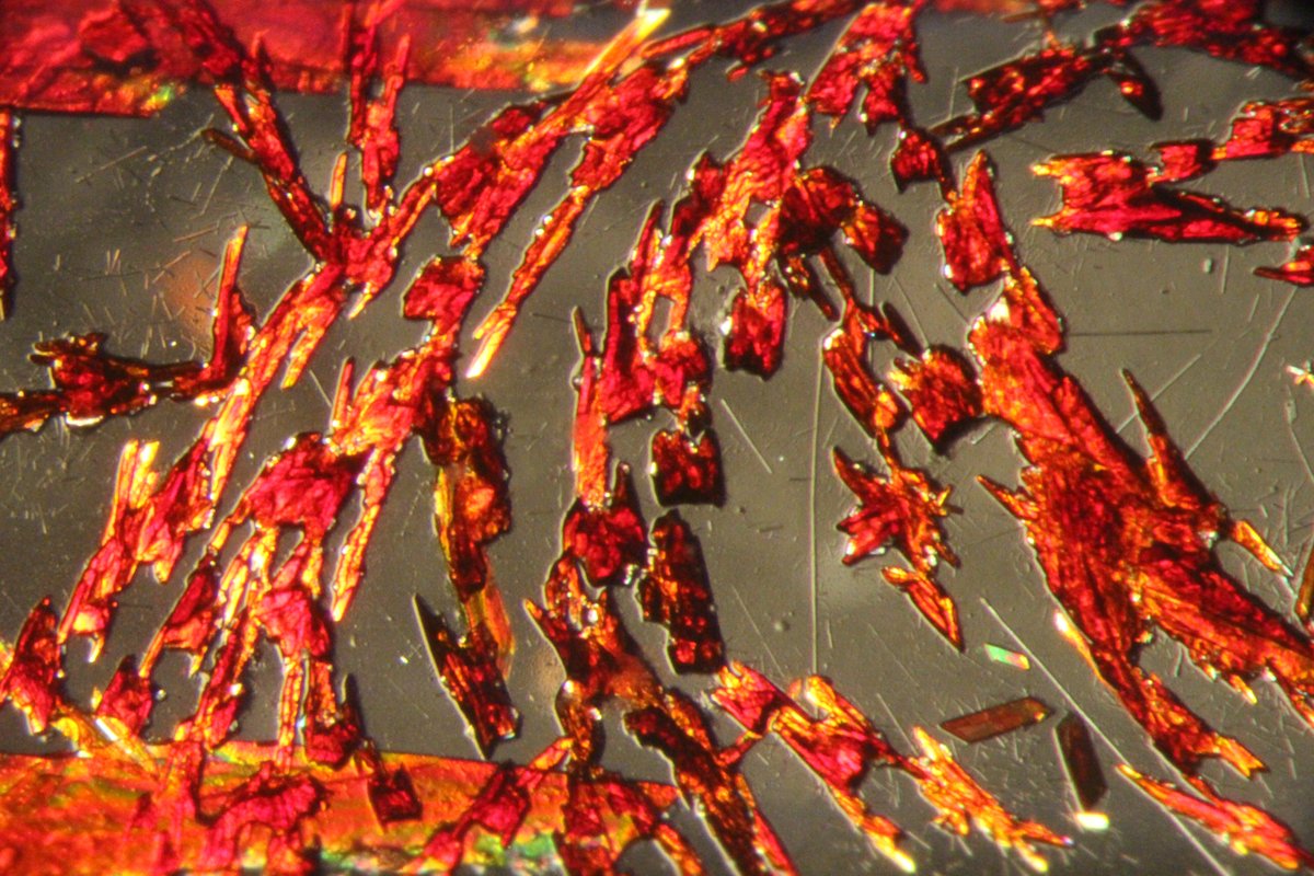 JSanjor's tweet image. #Cobalt can disguise into many faces. Sometimes, it can save your life as a vitamin, or power the smartphone you use to read this. It can be part of a blue luxurious ornament, or crystallize like dragon&apos;s breath... DraCorys!🔥🐉 #RealTimeElements @RealTimeChem @cenmag #IYPT2019