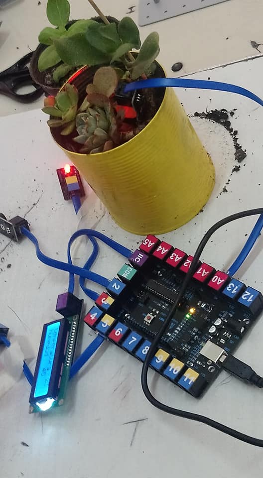 marilepel16's tweet photo. Segundo encuentro de Robótica para primaria, pensando como llevarla al aula a través de propuestas didácticas en @CIIESanCayetano !!! #pensamientocomputacional #programacionyrobotica #educabot  @BAeducacion @BAConectados @equipocoordciie https://t.co/9UpBIupei7