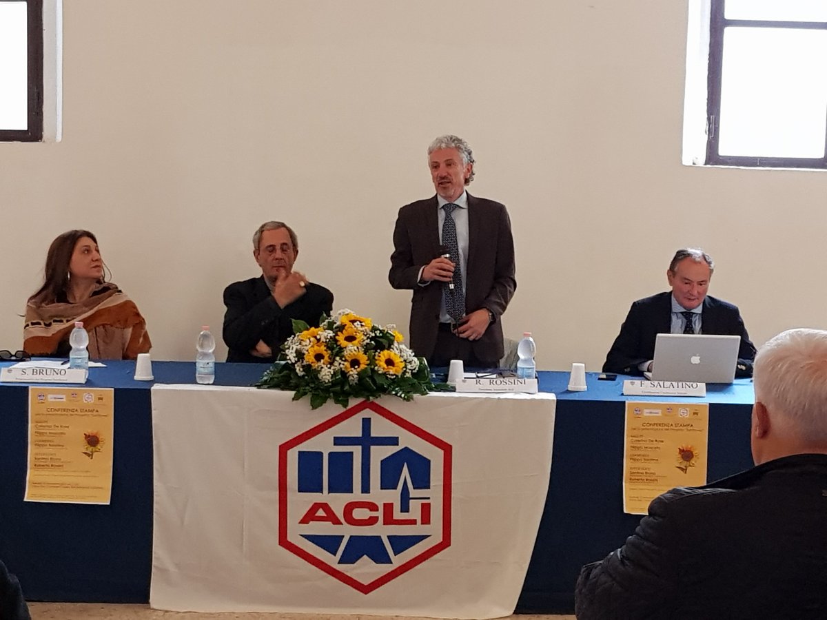 Acli_nazionali's tweet photo. #12novembre @Rob_Rossini5 "La #donna è l'espressione della cultura dell'#equilibrio e del rispetto, bisogna ritrovare luoghi dove si educhi alla collaborazione tra uomini e donne".A #Cosenza la presentazione del progetto #Suflower,un centro #antiviolenza gestito da @AcliCosenza https://t.co/XstLlSdzda