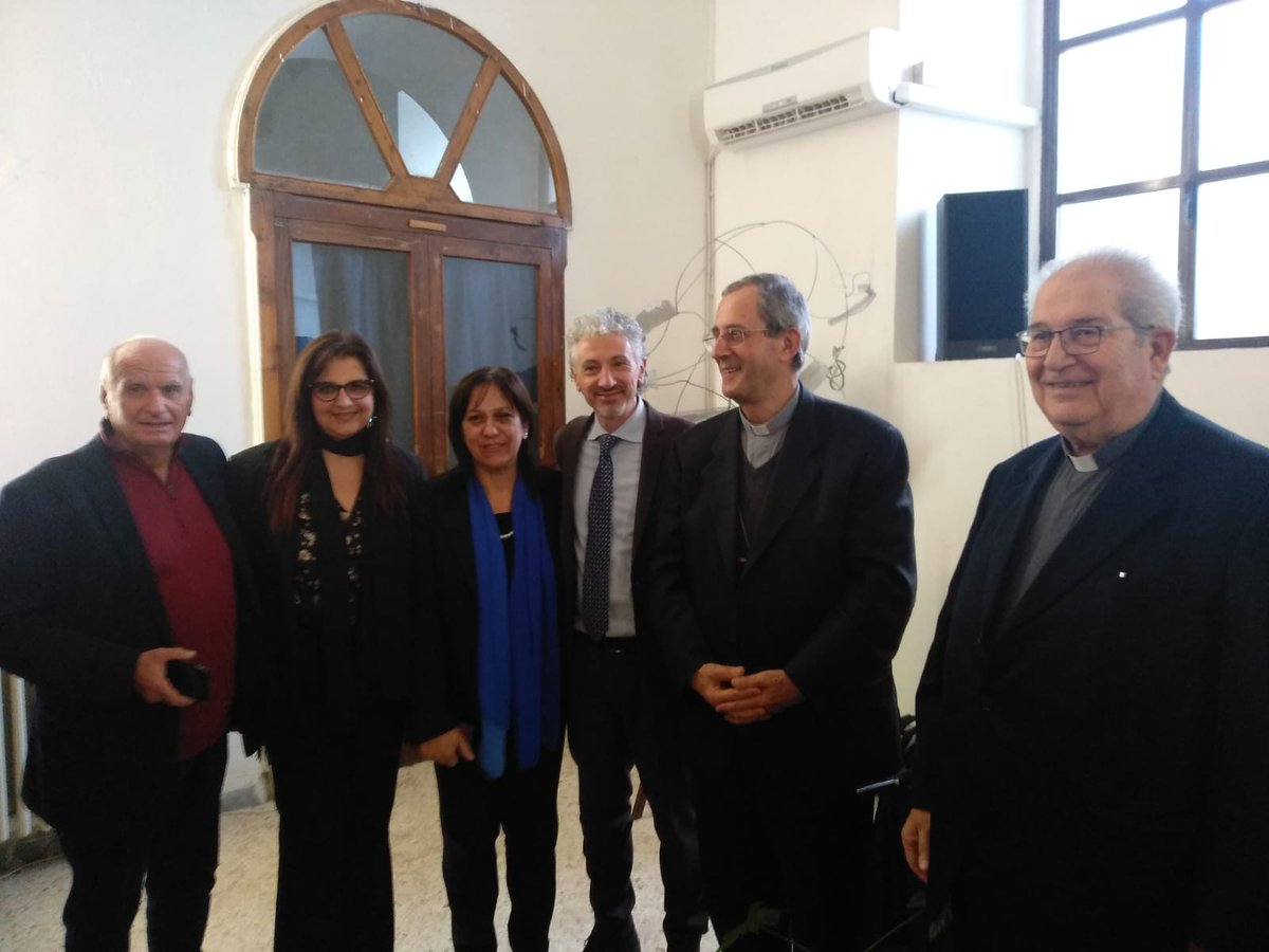Acli_nazionali's tweet photo. #12novembre @Rob_Rossini5 "La #donna è l'espressione della cultura dell'#equilibrio e del rispetto, bisogna ritrovare luoghi dove si educhi alla collaborazione tra uomini e donne".A #Cosenza la presentazione del progetto #Suflower,un centro #antiviolenza gestito da @AcliCosenza https://t.co/XstLlSdzda