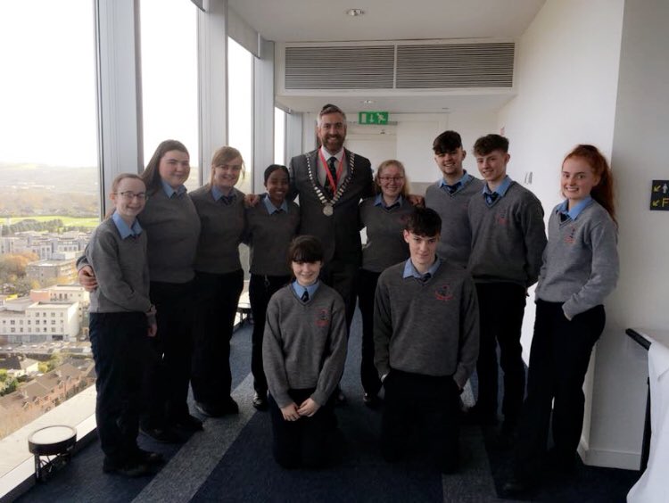 holders_handy's tweet image. Great to meet the Lord Mayor of Cork Christopher O’Sullivan today in the County Hall and for buying a product! #handyholders