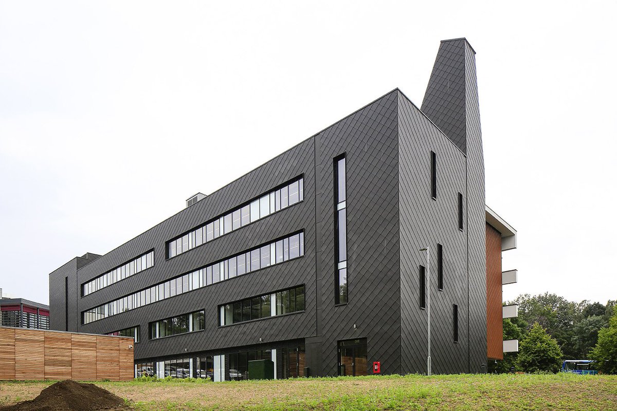 The New Science Teaching Building at The University of East Anglia, will be utilised by both the University and local industry partners for the development of research into advanced engineering techniques <a href="/FBMArchitects/">FBM Architects</a>
<a href="/uniofeastanglia/">UEA</a> #ZINK.IT #Cladding #FlatLock #ANTHRA