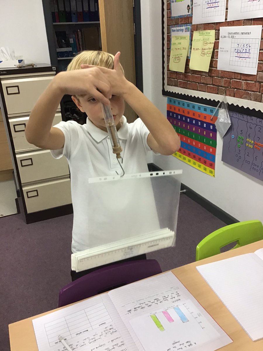 LakesideYr5's tweet photo. We have been learning about the difference between mass and weight this afternoon in 5T! Newton Meters were used to investigate the measuring of objects in both Newtons and grams. #lakesidescience https://t.co/7o4Yxa2AJi