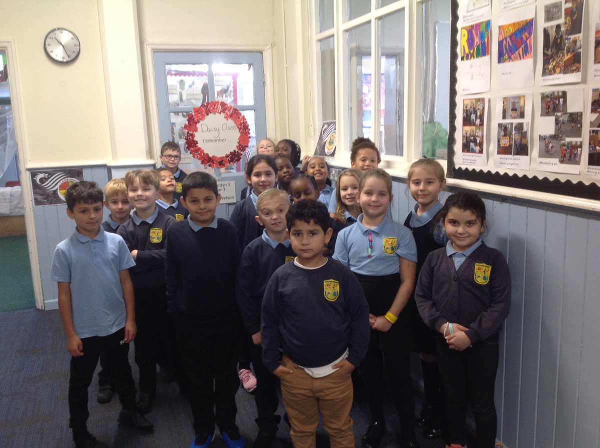 Daisy class made a poppy and wrote a message of thanks and remembrance on each. We put them all together and made a wreath in remembrance #RememberanceDay2019 <a href="/LansdownePS/">Lansdowne Primary</a>