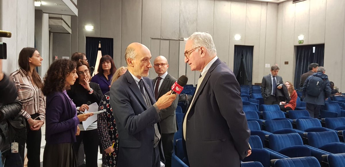 telefonoazzurro's tweet image. Ernesto Caffo, Presidente di #TelefonoAzzurro, parteciperà all’incontro Promoting Digital Child Dignity con leader religiosi, autorità civili e rappresentanti di grandi aziende tech. Obiettivo individuare nuove soluzioni per tutelare i bambini nel mondo digitale #ChildDignity