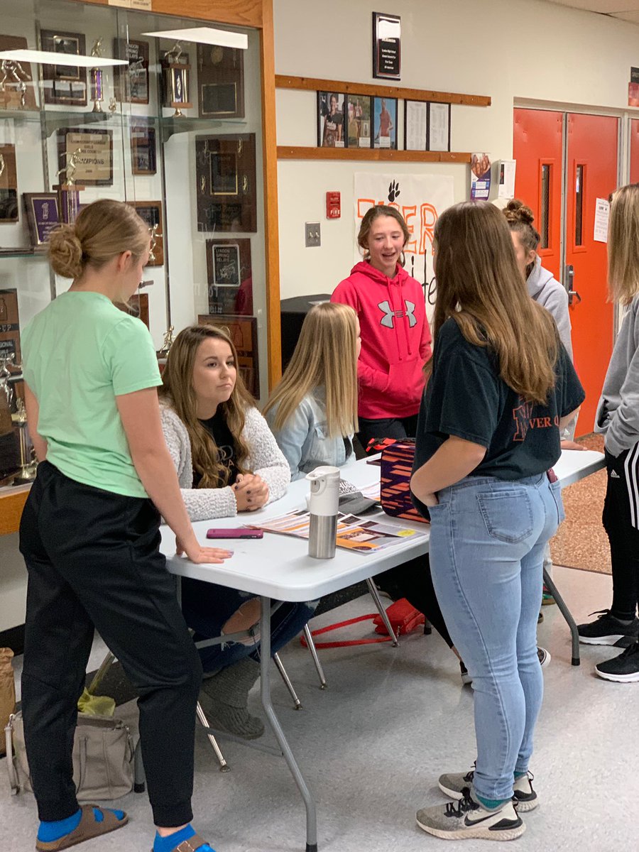 RuddFoundation's tweet image. Rudd Scholars recruiting future #RuddScholars! S/O to @ForkMichaela and @kenziehull2001 for going back to @LyndonHSTigers to help the next class of seniors apply for their shot at our 4yr, full ride scholarship and join the #RuddFamily. Deadline is Dec 13‼️#Grit #HumbleandHungry