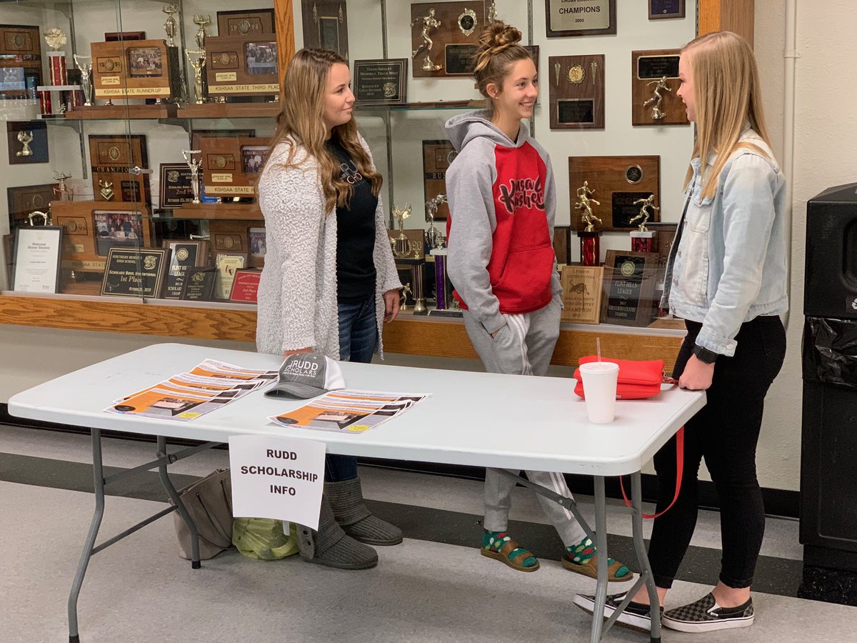 RuddFoundation's tweet image. Rudd Scholars recruiting future #RuddScholars! S/O to @ForkMichaela and @kenziehull2001 for going back to @LyndonHSTigers to help the next class of seniors apply for their shot at our 4yr, full ride scholarship and join the #RuddFamily. Deadline is Dec 13‼️#Grit #HumbleandHungry