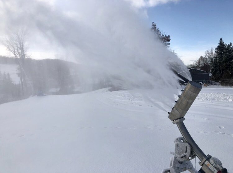Snowmaking for the 2019-2020 season started last night! ❄️❄️❄️ With winter in the forecast, our snowmaking team will be hard at work during the coming days and weeks. We’ll be sure to keep you posted on our progress. Here we go!